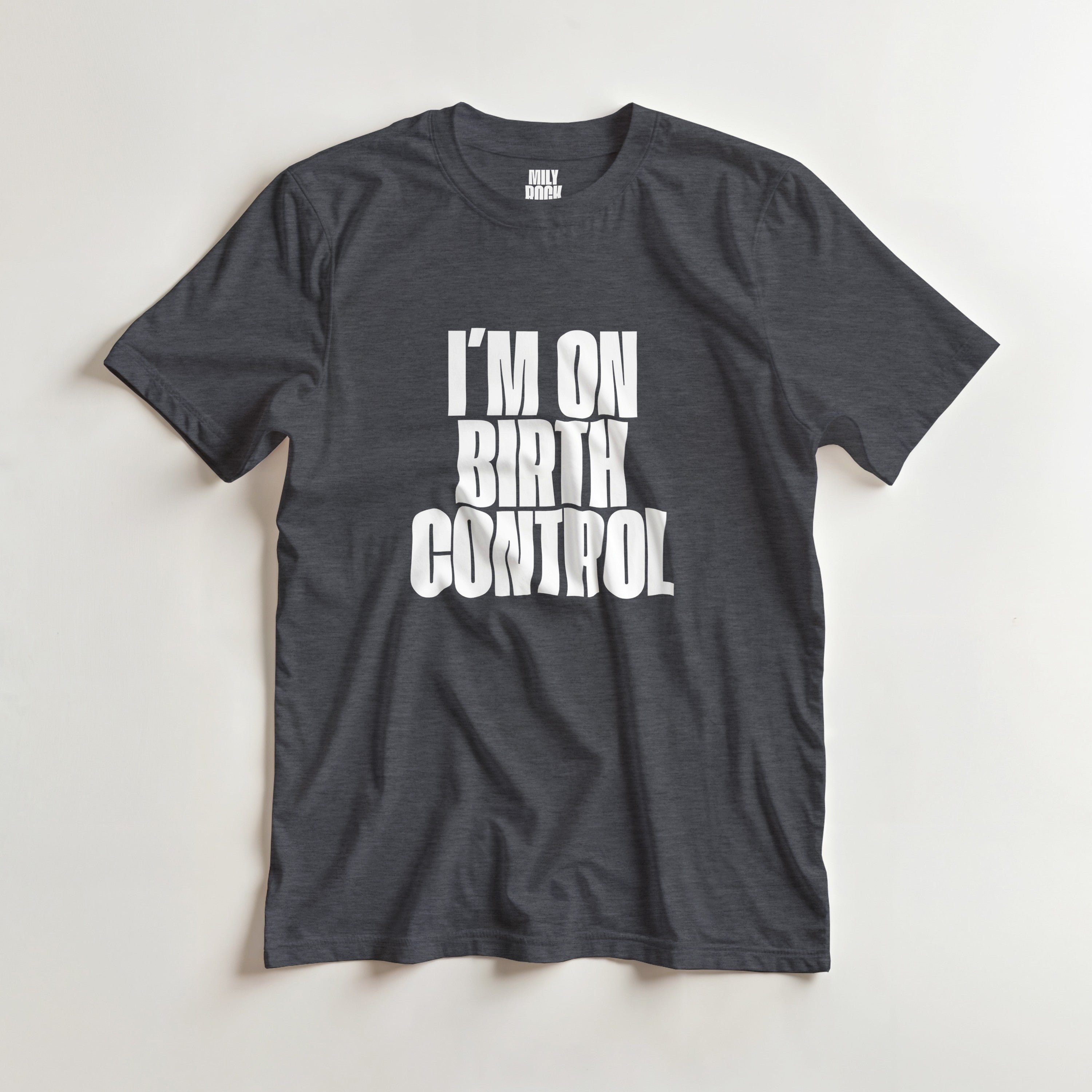 T-Shirt "I´M ON BIRTH CONTROL" aus 100% Baumwolle (Verschiedene Farben)