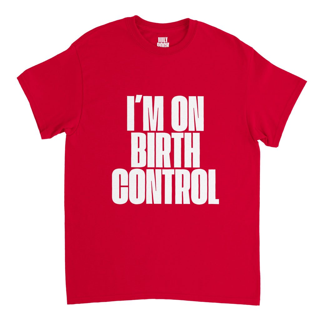 T-Shirt "I´M ON BIRTH CONTROL" aus 100% Baumwolle (Verschiedene Farben)