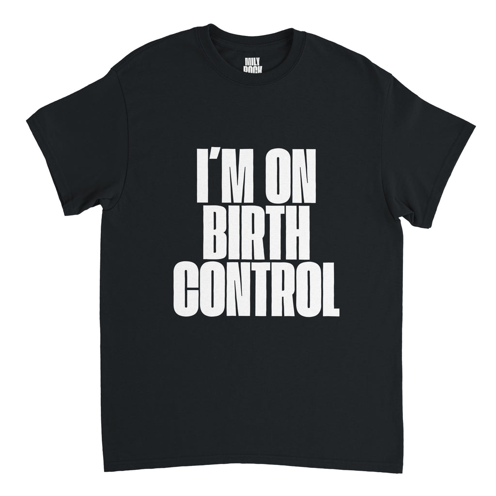 T-Shirt "I´M ON BIRTH CONTROL" aus 100% Baumwolle (Verschiedene Farben)