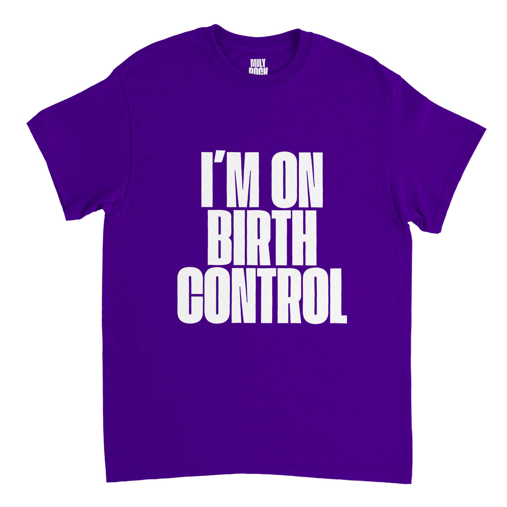 T-Shirt "I´M ON BIRTH CONTROL" aus 100% Baumwolle (Verschiedene Farben)