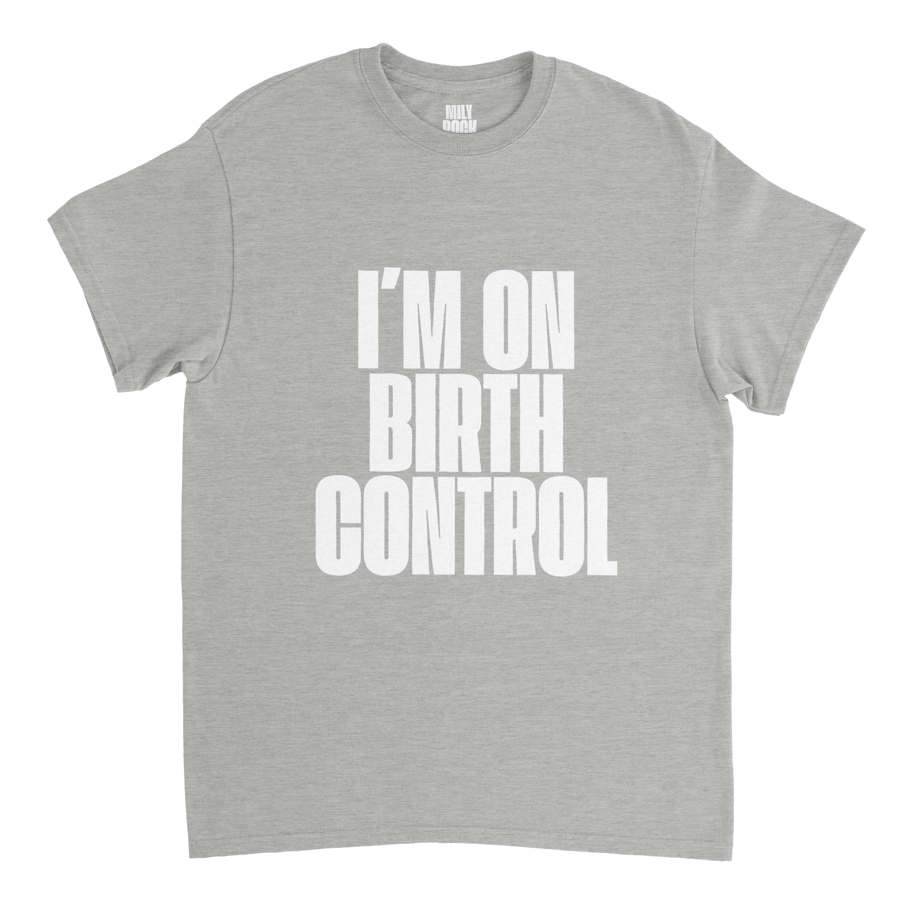 T-Shirt "I´M ON BIRTH CONTROL" aus 100% Baumwolle (Verschiedene Farben)
