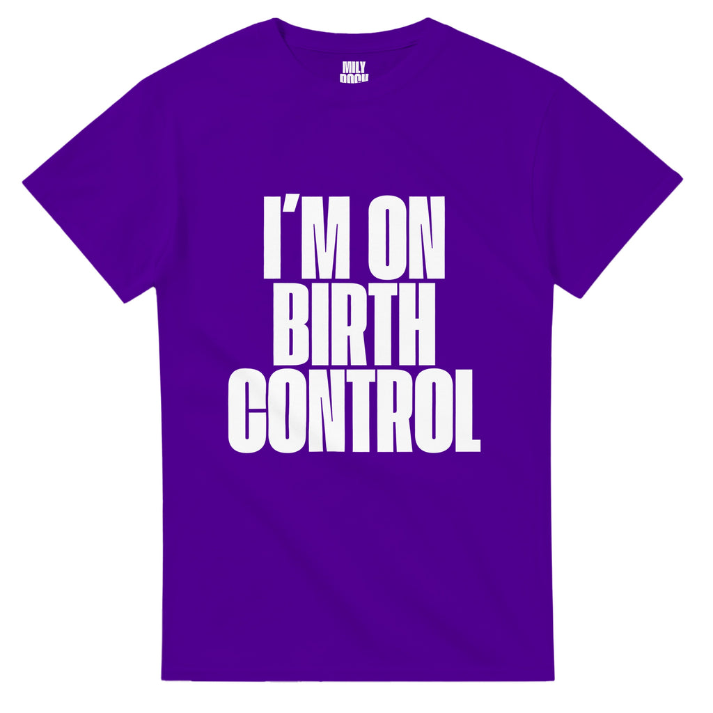T-Shirt "I´M ON BIRTH CONTROL" aus 100% Baumwolle (Verschiedene Farben)